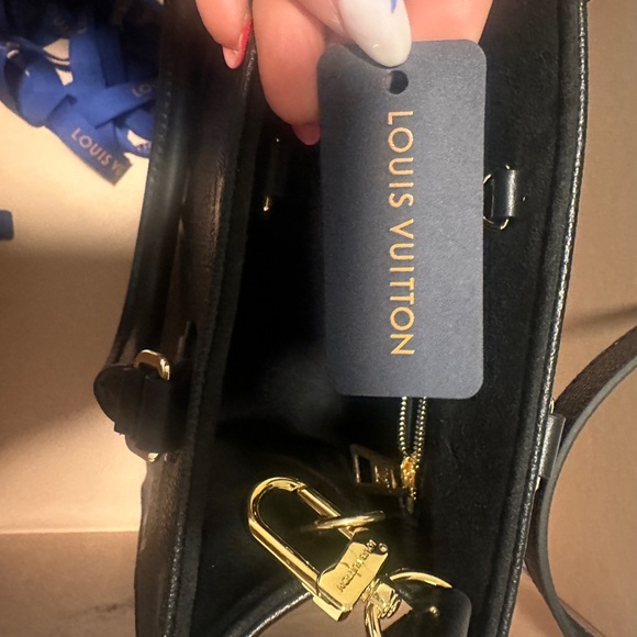 Louis Vuitton black leather on the go pm - Picture 4 of 14